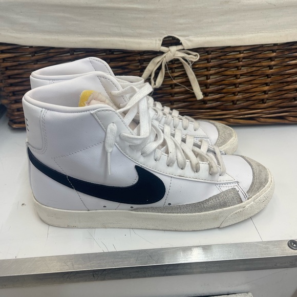 Nike White and Yellow Sneakers with Orange Detail - Picture 3 of 6